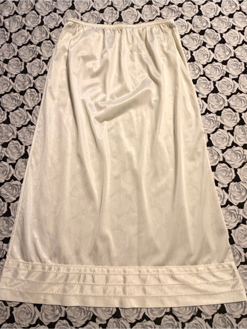 Ivory Satin Half Slip 70s 80s VTG Mel-Lin Underskirt  Size S Nylon Made in USA